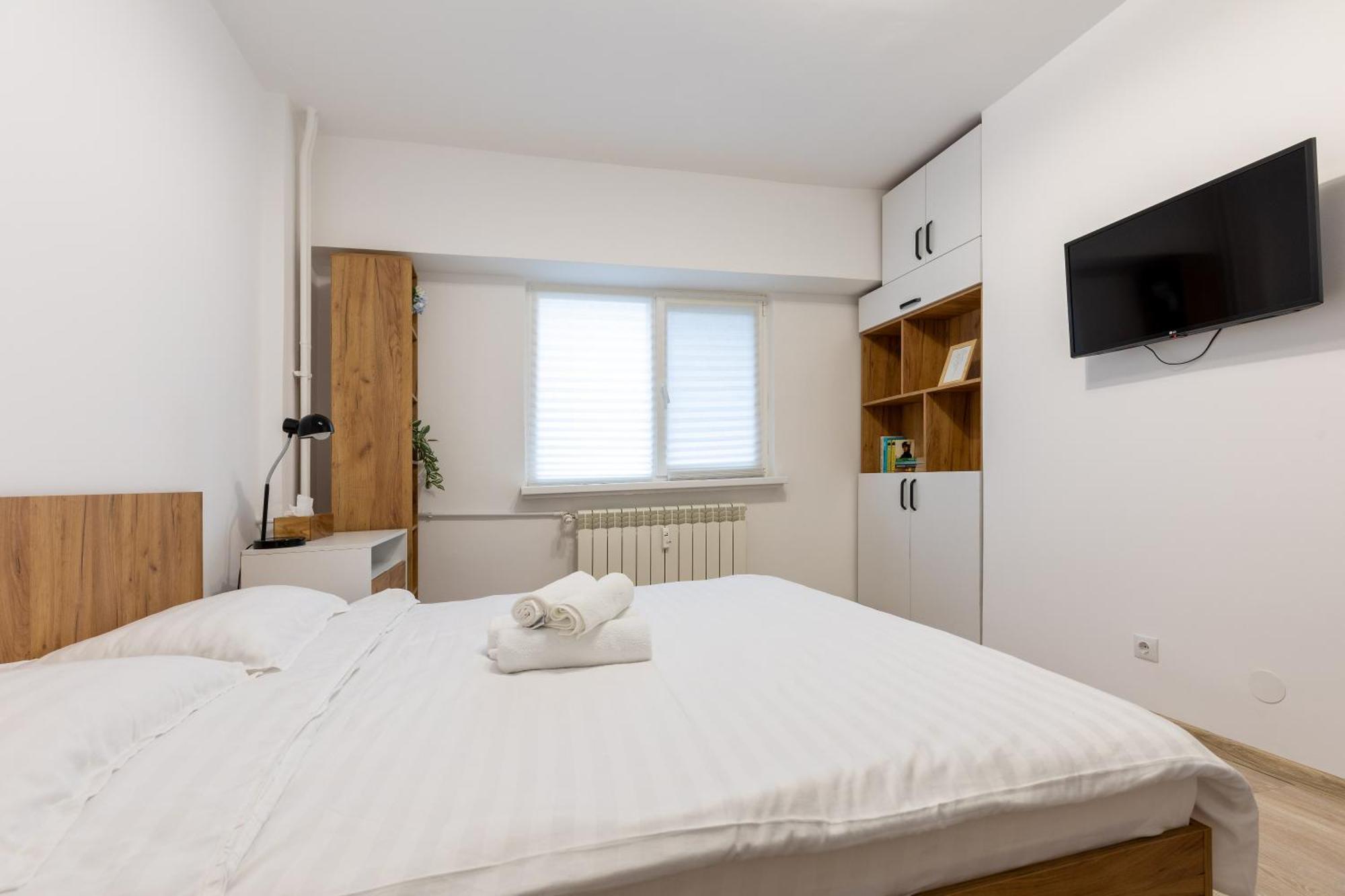 Minerva Studio Craiova Apartment ภายนอก รูปภาพ